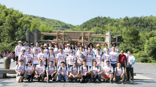 2018年中團建1